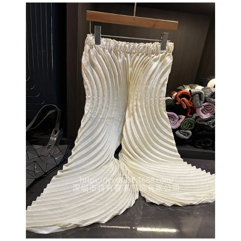 Женские плиссированные брюки Miyake 2025 Design Sense, свободные широкие брюки, плиссированные осенние новые однотонные брюки с эластичной резинкой на талии, сто девятих минутных брюк
Женские плиссированные брюки Miyake 2025 Design Sense, свободные широкие брюки, плиссированные осенние новые однотонные брюки с эластичной резинкой на талии, сто девятих минутных брюк