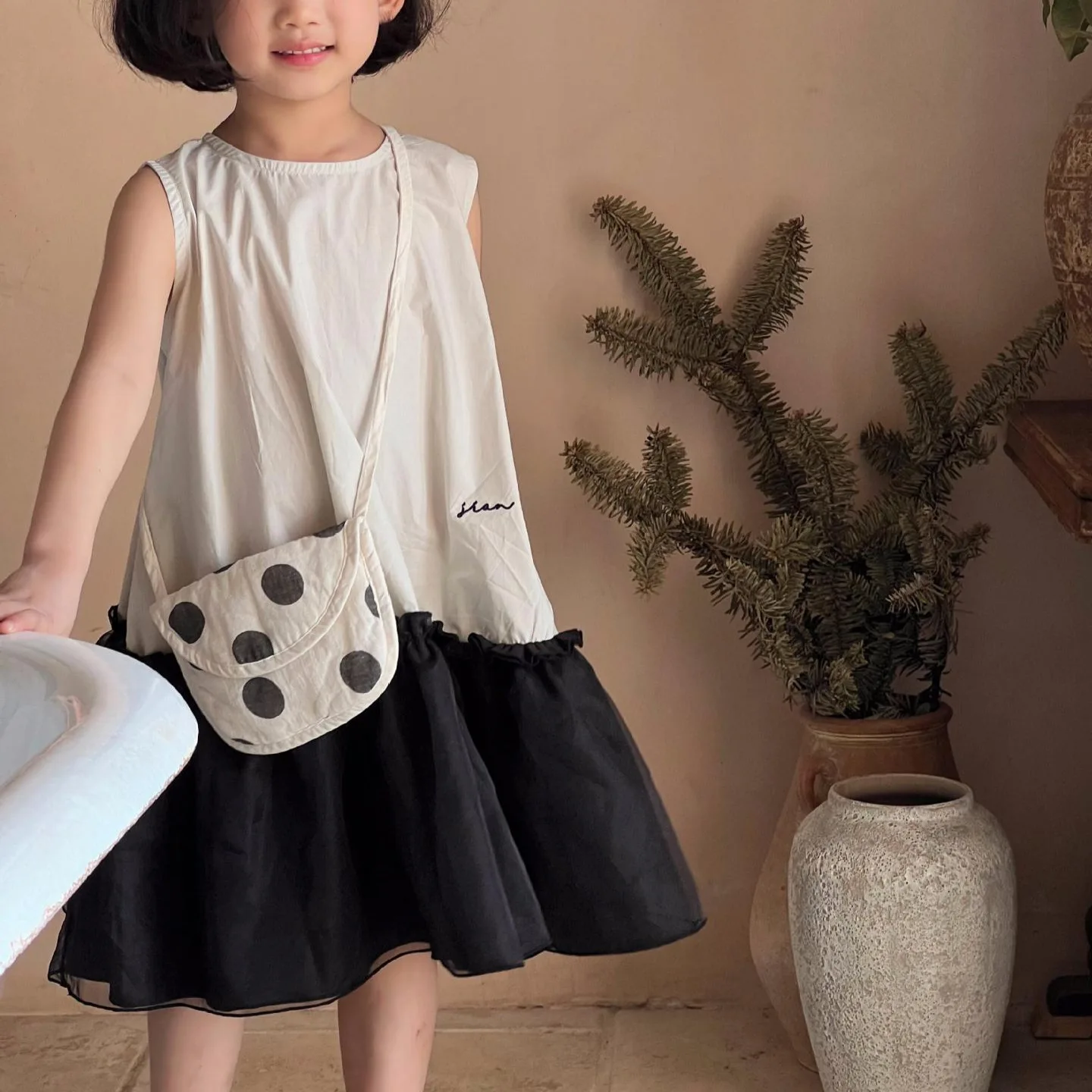 Girls Dress Korean Childrens Wear 2024 Summer New Girls Dress Sleeveless Vest Skirt Matching Color A-line Skirt Cotton Skirt
Girls Dress Korean Childrens Wear 2024 Summer New Girls Dress Sleeveless Vest Skirt Matching Color A-line Skirt Cotton Skirt