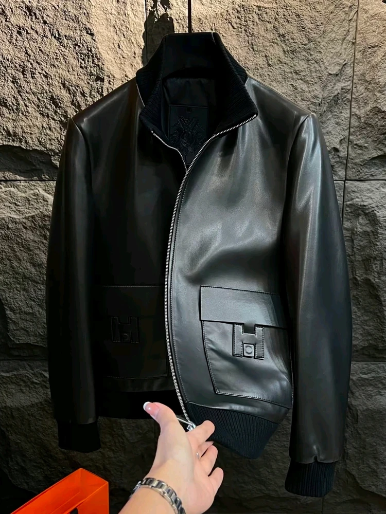 Мужская осенне-зимняя роскошная легкая кожаная куртка с вязаным воротником-стойкой, высококачественная, удобная, модная, с лоскутным дизайном
Мужская осенне-зимняя роскошная легкая кожаная куртка с вязаным воротником-стойкой, высококачественная, удобная, модная, с лоскутным дизайном