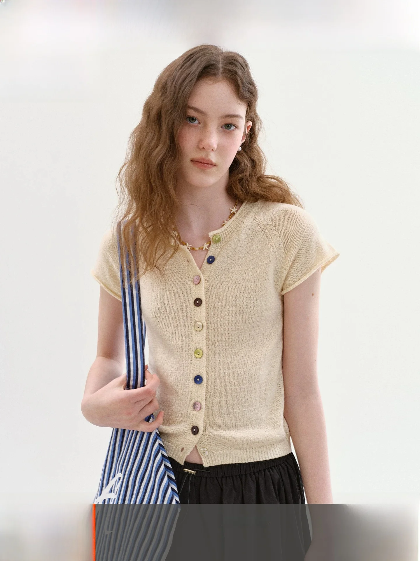 Fano Summer New Loose Knitted Short Sleeve Women's Top with Cuffed Shoulder Insert Moccasin Color V-Neck Button Closure Cardigan
Fano Summer New Loose Knitted Short Sleeve Women's Top with Cuffed Shoulder Insert Moccasin Color V-Neck Button Closure Cardigan