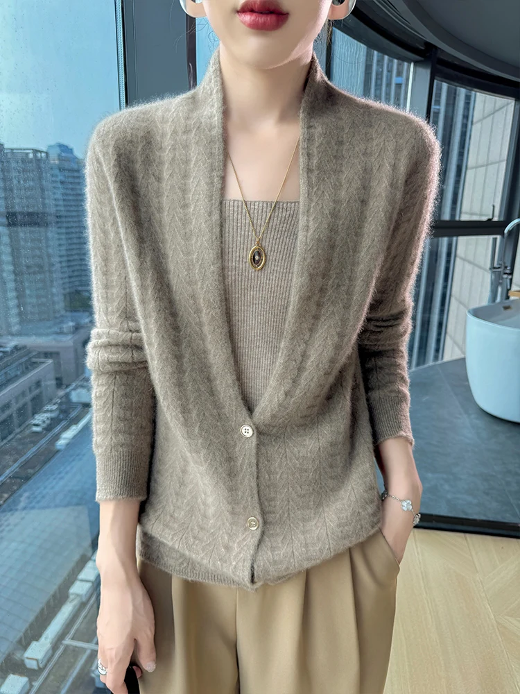 Женский кардиган, свитер, модная одежда, осень-зима, новинка, 100% чистая шерсть, шарф, воротник, вязаные свитера, элегантные мягкие топы
Женский кардиган, свитер, модная одежда, осень-зима, новинка, 100% чистая шерсть, шарф, воротник, вязаные свитера, элегантные мягкие топы