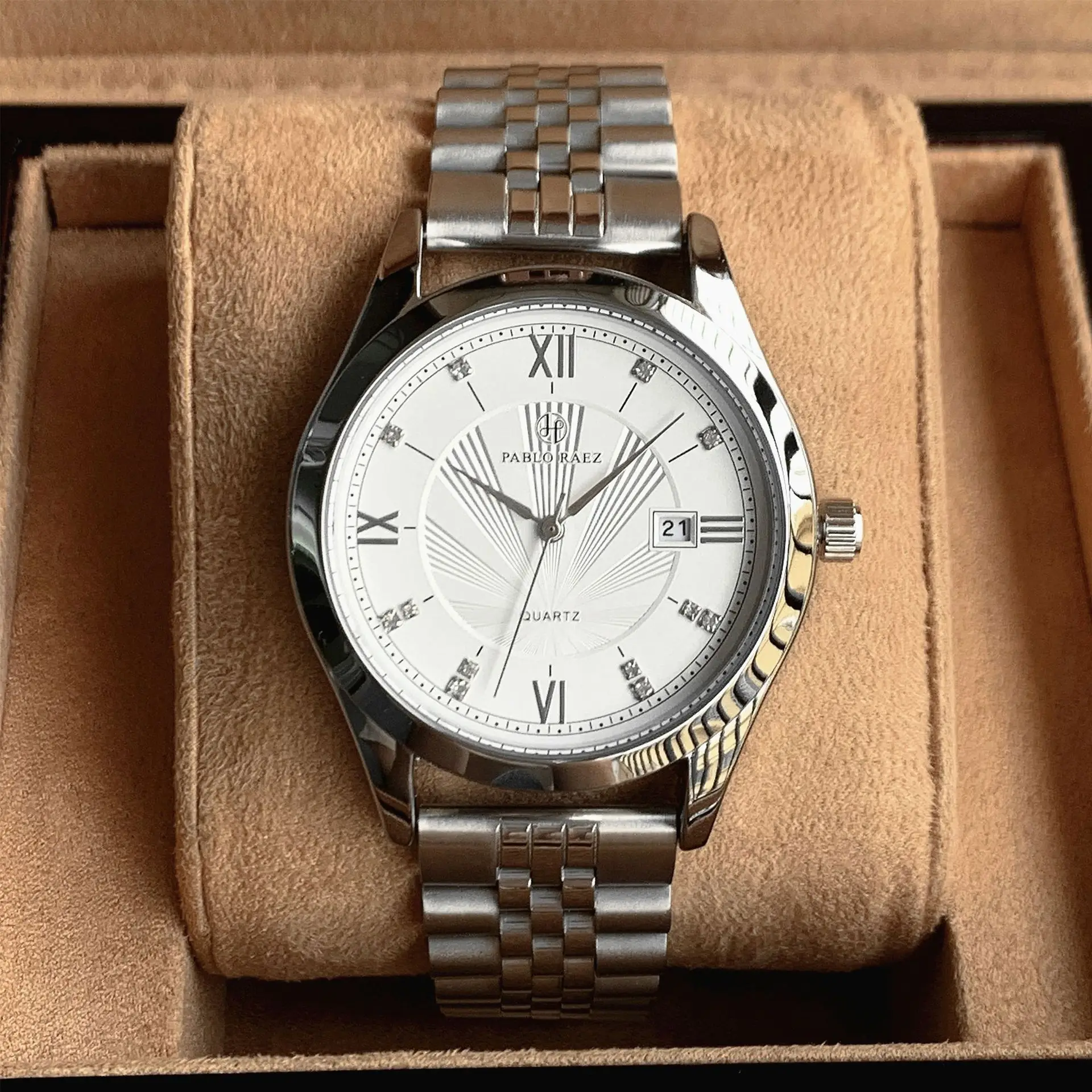 TOP Brand Men's Watch Business Calendar High quality Stainless Steel Watch Student Fashion Quartz Clock Watches Has Box
TOP Brand Men's Watch Business Calendar High quality Stainless Steel Watch Student Fashion Quartz Clock Watches Has Box