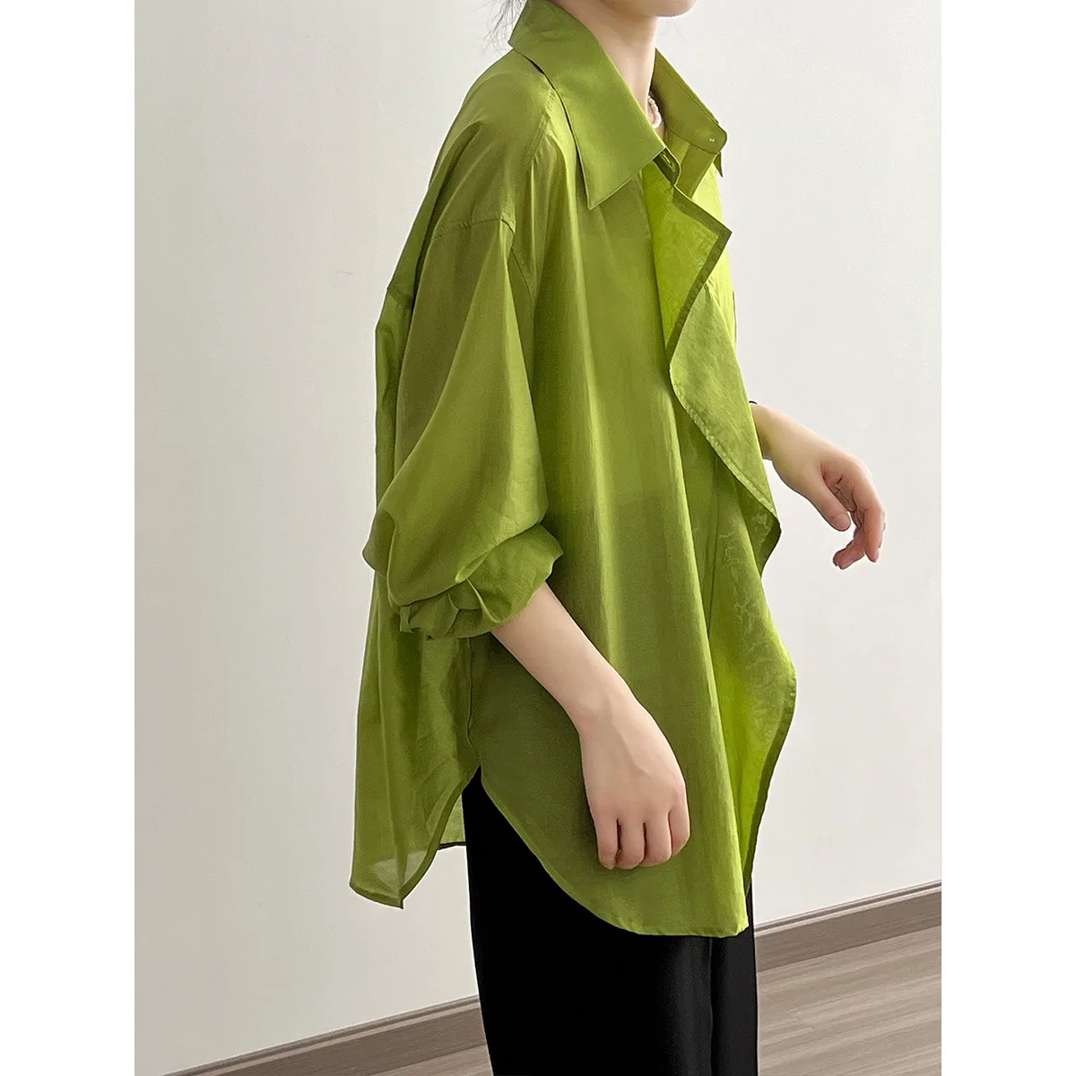 Lightweight Tencel Ear Edge Shirt for Women 2025 Summer New Sunscreen and Slimming Loose Shirt
Lightweight Tencel Ear Edge Shirt for Women 2025 Summer New Sunscreen and Slimming Loose Shirt