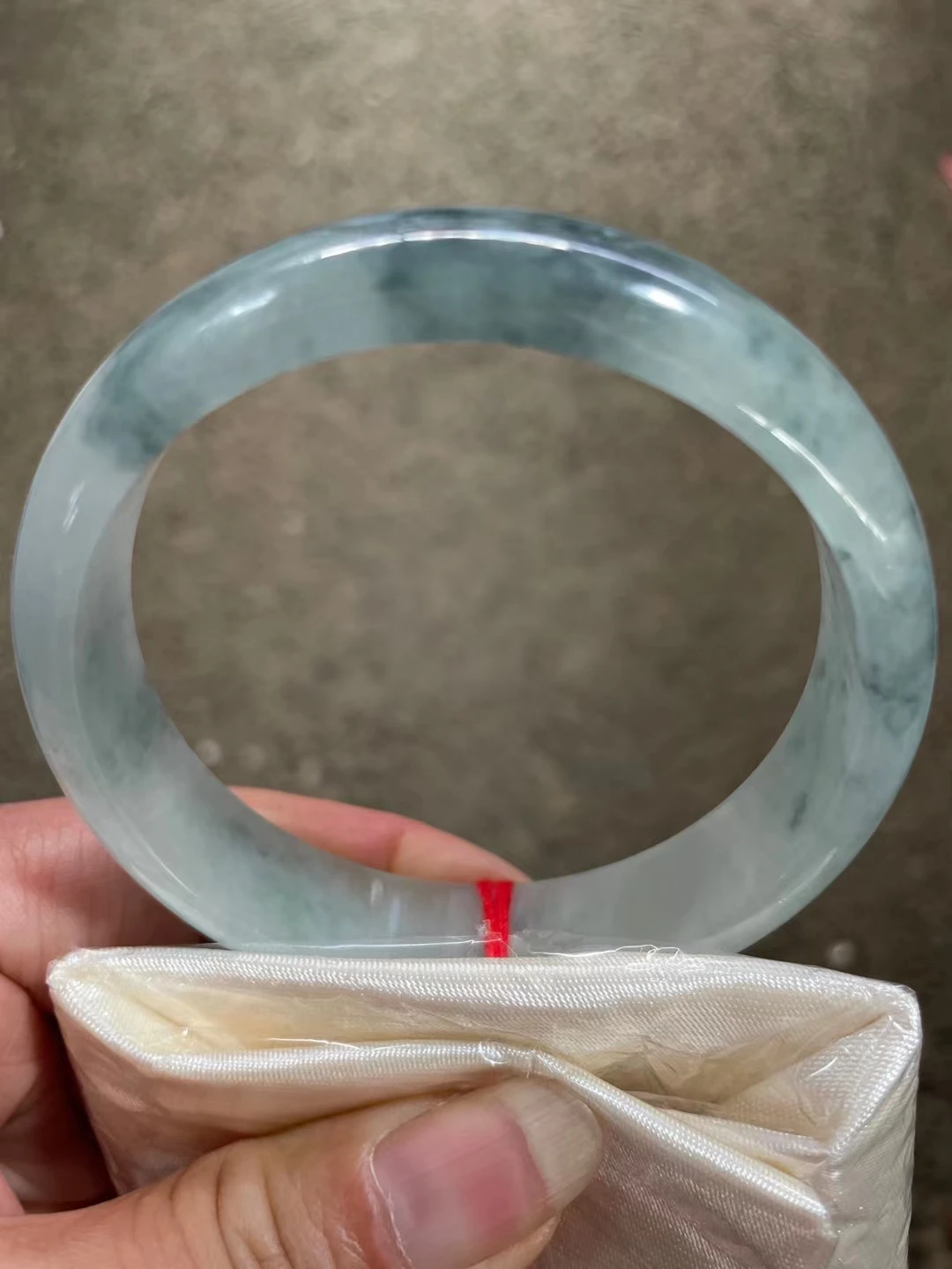 Really Natural Myanmar Emerald Bangle Exquisite and Perfect Fashion Bracelet Hand Polished Jade Jewelry Lucky Accessories
Really Natural Myanmar Emerald Bangle Exquisite and Perfect Fashion Bracelet Hand Polished Jade Jewelry Lucky Accessories