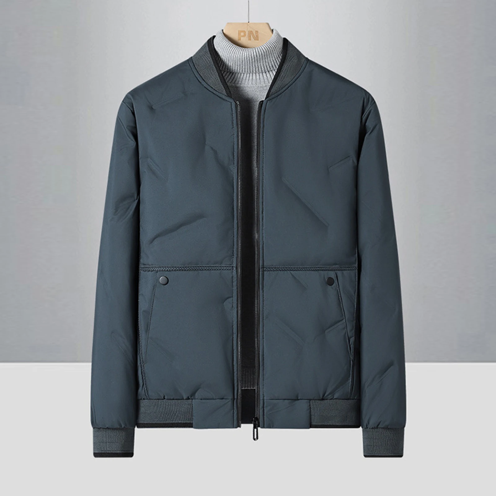 Зимняя мужская однотонная куртка на молнии с большим карманом для спорта и отдыха с бейсбольным воротником, толстая и теплая хлопковая куртка
Зимняя мужская однотонная куртка на молнии с большим карманом для спорта и отдыха с бейсбольным воротником, толстая и теплая хлопковая куртка