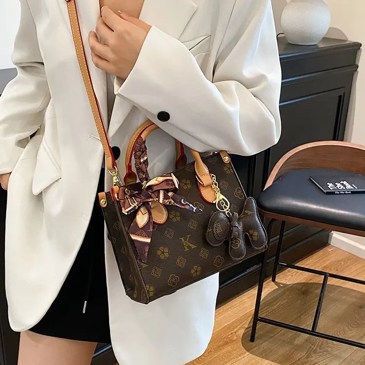 2025 Color Block Print Tote Bag, Vintage Shoulder Purse for Women, Fashion Crossbody Bag Retro Chic Top Handle Bag
2025 Color Block Print Tote Bag, Vintage Shoulder Purse for Women, Fashion Crossbody Bag Retro Chic Top Handle Bag