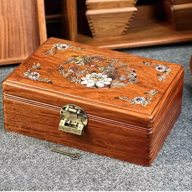Изысканная шкатулка для украшений из палисандра с инкрустацией перламутром, ручной работы, из массива дерева, с замком, в стиле шип-паз, витрина
Изысканная шкатулка для украшений из палисандра с инкрустацией перламутром, ручной работы, из массива дерева, с замком, в стиле шип-паз, витрина