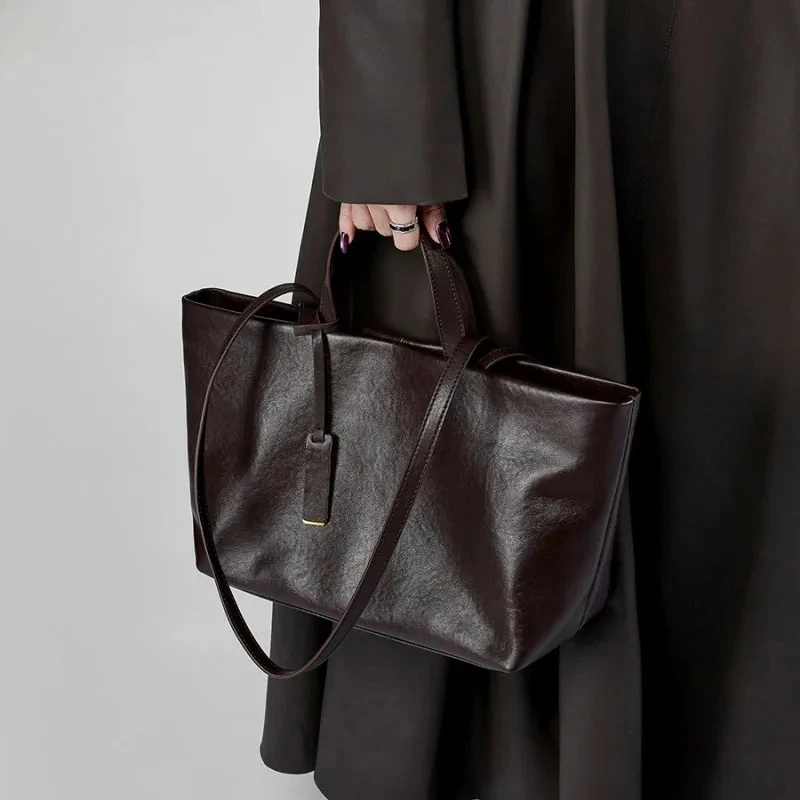 Новая роскошная большая вместительная сумка из натуральной кожи, сумка на плечо для женщин, модельер, женская сумка через плечо из воловьей кожи
Новая роскошная большая вместительная сумка из натуральной кожи, сумка на плечо для женщин, модельер, женская сумка через плечо из воловьей кожи