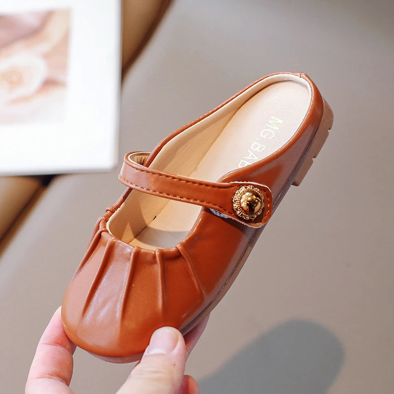 Girl Slippers New Outdoor Children Flat Mules Slippers Fashion Versatile Kids Causal Walking Beach Shoes Soft Bottom Solid Color
Girl Slippers New Outdoor Children Flat Mules Slippers Fashion Versatile Kids Causal Walking Beach Shoes Soft Bottom Solid Color