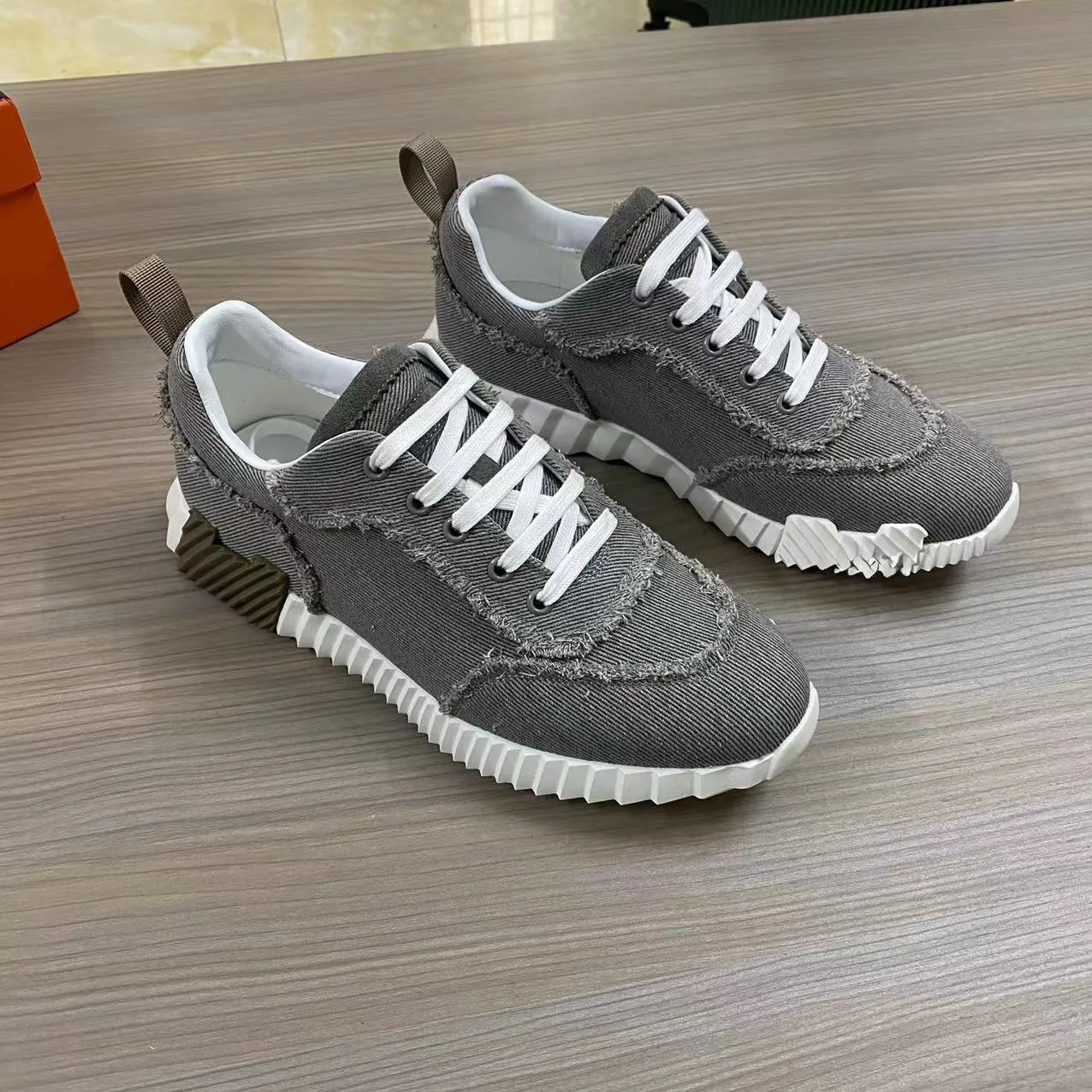New Men's Casual Sneakers Minimalist Breathable Mesh Serrated Platform Dad Shoes Trendy Versatile Elevated Skate Trainers
New Men's Casual Sneakers Minimalist Breathable Mesh Serrated Platform Dad Shoes Trendy Versatile Elevated Skate Trainers