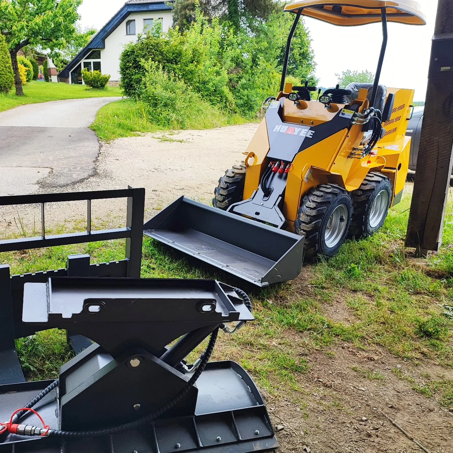 Customize Skid Steer Loader Fast delivery Seated Operation Skid Steer Loader Factory Price Minicargador Skid Steer Mini Loader
Customize Skid Steer Loader Fast delivery Seated Operation Skid Steer Loader Factory Price Minicargador Skid Steer Mini Loader