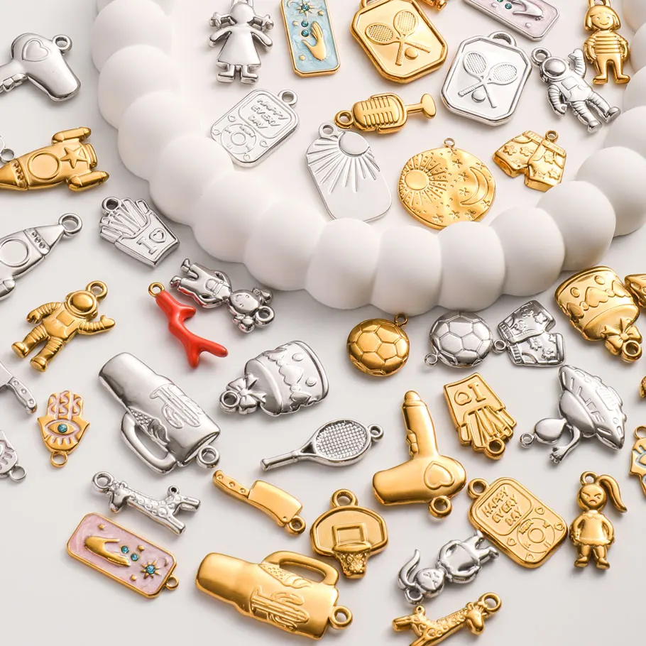 6Pcs No Fade Punk Spaceship Astronaut UFO Soccer Cup Cake Pendant Bijoux Vintage Sun Moon Star Colgantes Jewelry Acceessories
6Pcs No Fade Punk Spaceship Astronaut UFO Soccer Cup Cake Pendant Bijoux Vintage Sun Moon Star Colgantes Jewelry Acceessories