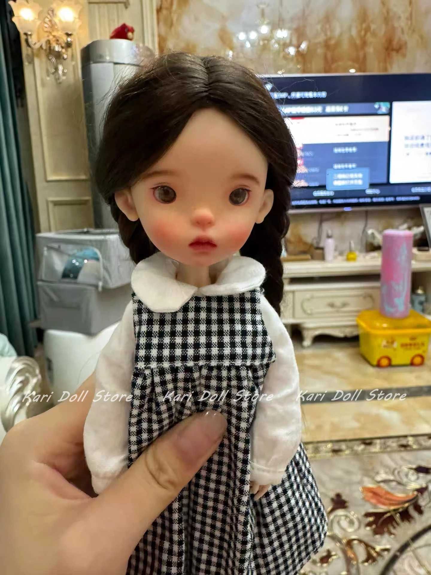 Kari Doll Парики из натурального мохера для куклы Landazz Landoudou, окружность головы 16 см
Kari Doll Парики из натурального мохера для куклы Landazz Landoudou, окружность головы 16 см