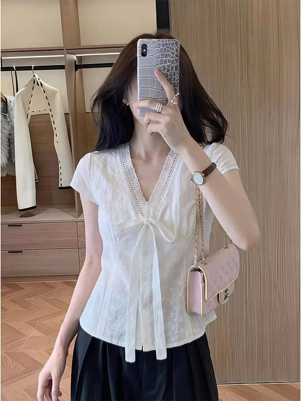 White Lace Trim Belted Short Sleeve Shirt French Style Sweet Youthful Versatile Shirt Breathable Polyester Fiber V-Neck Casua...
White Lace Trim Belted Short Sleeve Shirt French Style Sweet Youthful Versatile Shirt Breathable Polyester Fiber V-Neck Casua...