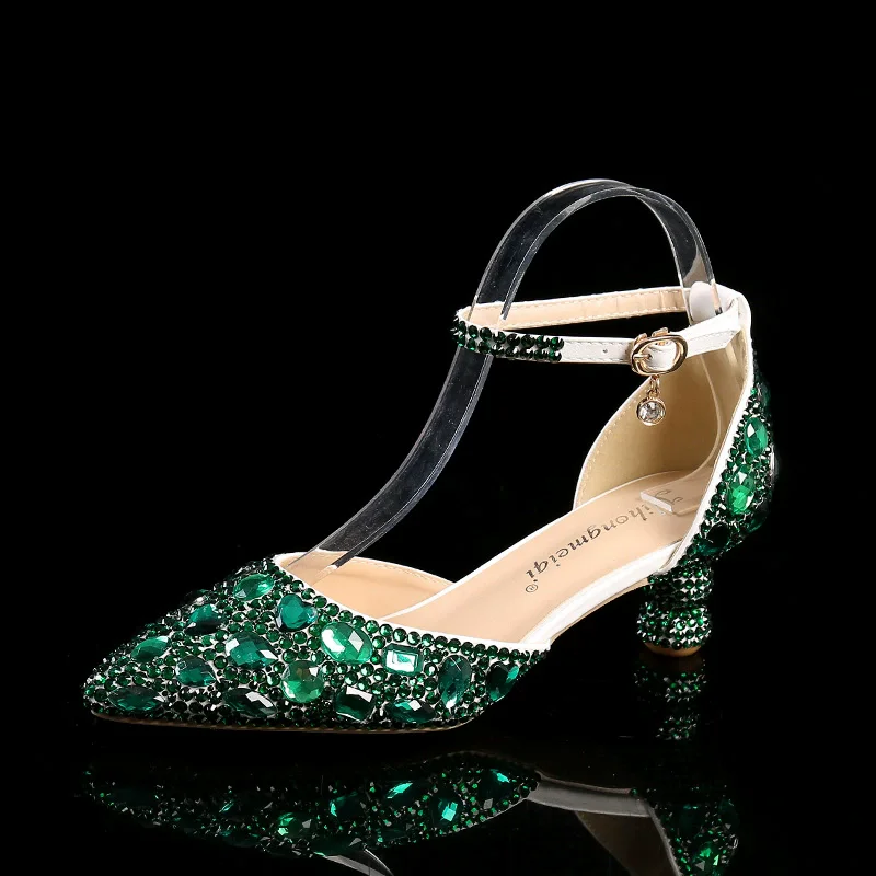 Весенне-летние новые туфли с заостренным носком, на низком каблуке, с кристаллами, свадебные туфли, для банкетов, большие размеры, женские туфли на высоком каблуке, сандалии.
Весенне-летние новые туфли с заостренным носком, на низком каблуке, с кристаллами, свадебные туфли, для банкетов, большие размеры, женские туфли на высоком каблуке, сандалии.