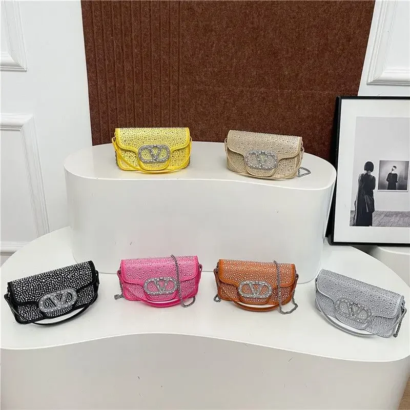 Fashion Chain Small Square Bag Women's 2025 New Luxury Brand Design Trend Shiny Shoulder Messenger Bag
Fashion Chain Small Square Bag Women's 2025 New Luxury Brand Design Trend Shiny Shoulder Messenger Bag
