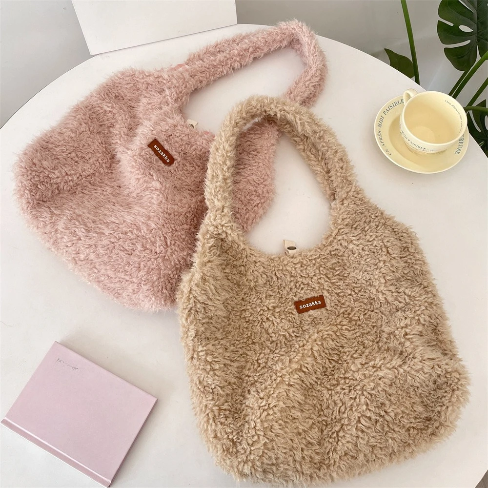 Новая зимняя однотонная плюшевая сумка на плечо, большая вместительная сумка для покупок, простая модная большая сумка, женские сумки
Новая зимняя однотонная плюшевая сумка на плечо, большая вместительная сумка для покупок, простая модная большая сумка, женские сумки