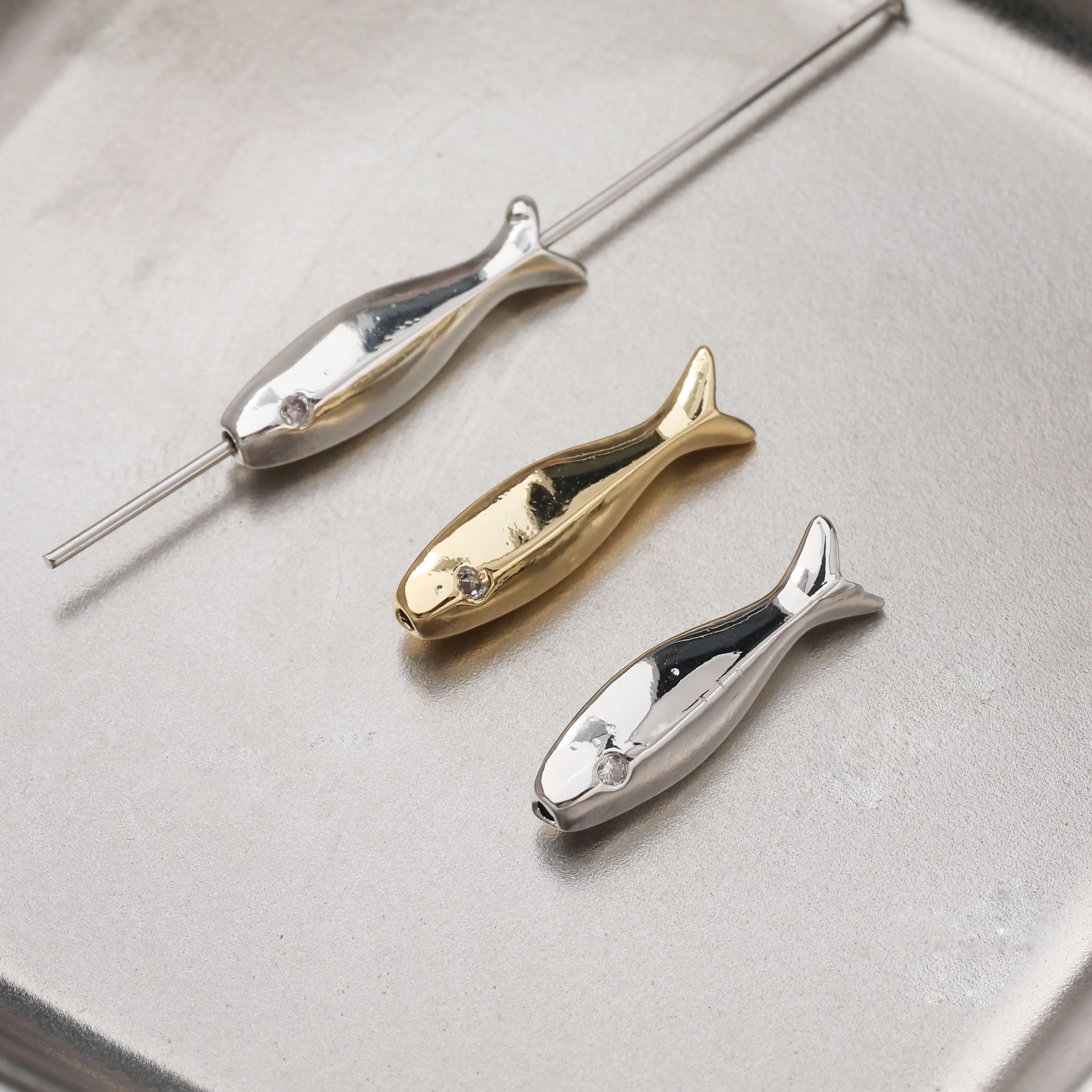 4PCS 14K Gold Plated Brass Mini Fish Beads DIY Handmade Earrings Bracelet Jewelry DIY Making Supplies Material Accessories
4PCS 14K Gold Plated Brass Mini Fish Beads DIY Handmade Earrings Bracelet Jewelry DIY Making Supplies Material Accessories