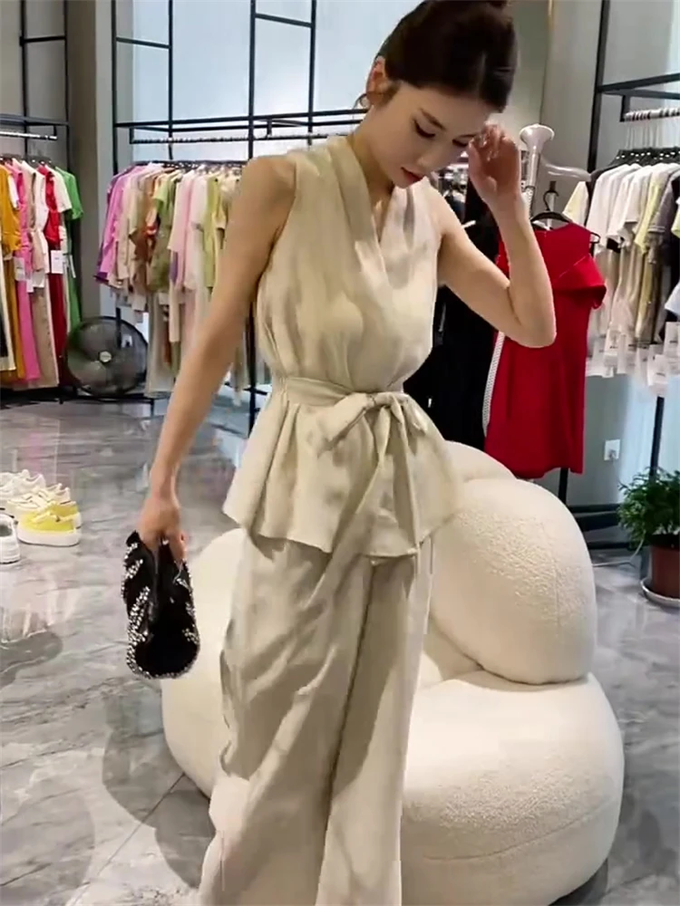 2025 Spring New Fashionable Luxury Temperament Two piece Set Women Spring Strap Design Cut Sleeve Top Casual Wide-leg Pants
2025 Spring New Fashionable Luxury Temperament Two piece Set Women Spring Strap Design Cut Sleeve Top Casual Wide-leg Pants