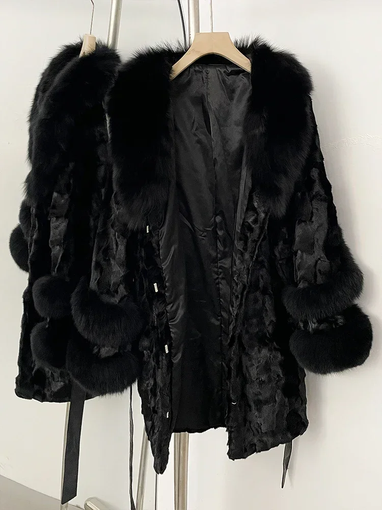 2025 Winter Thickened Warm Women Clothes Female Mid-length Leather Belt Real Mink Fur Coat Women Black Natural Fox Fur Jacket
2025 Winter Thickened Warm Women Clothes Female Mid-length Leather Belt Real Mink Fur Coat Women Black Natural Fox Fur Jacket