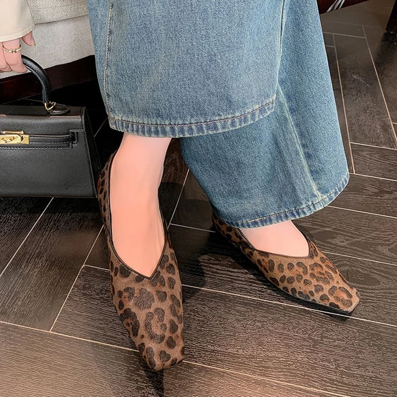 NEW Spring/Autumn Women Pumps Leopard Horsehair Shoes for Women Square Toe Chunky Heel Shoes Concise Slip-on Handmade Girl Shoes
NEW Spring/Autumn Women Pumps Leopard Horsehair Shoes for Women Square Toe Chunky Heel Shoes Concise Slip-on Handmade Girl Shoes