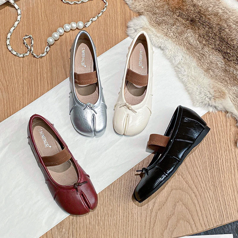 Fashionable shallow-cut soft-soled sheepskin flat shoes with pig-trotter split-toe design for women, suitable for pairing with s
Fashionable shallow-cut soft-soled sheepskin flat shoes with pig-trotter split-toe design for women, suitable for pairing with s