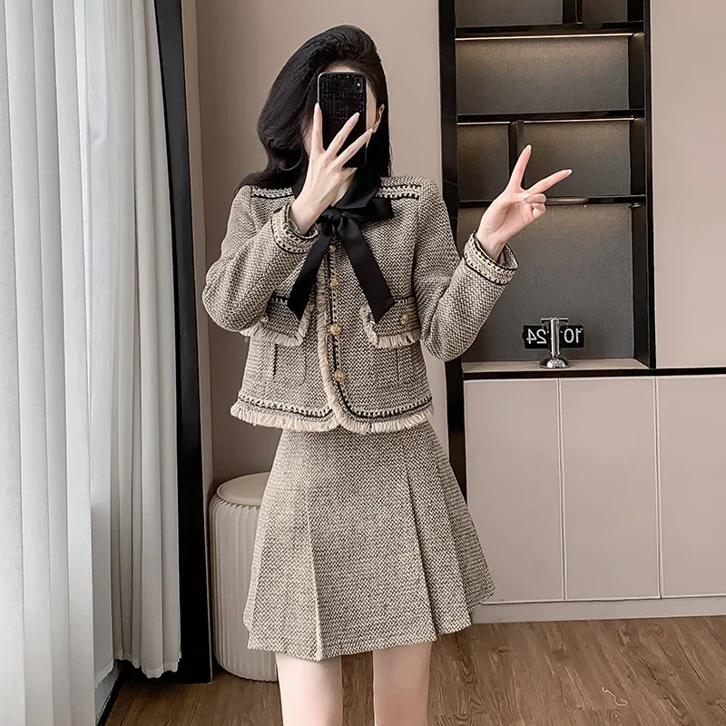 Padded 2024 Autumn Winter New Classic Style Bow Youthful Suit Designer Trendy Versatile Two-piece Set Women Female Office Lady
Padded 2024 Autumn Winter New Classic Style Bow Youthful Suit Designer Trendy Versatile Two-piece Set Women Female Office Lady