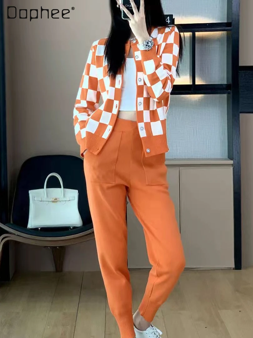 Fall Contrasting Colors Casual Trousers Knit Set Women Plaid Knitted Sweater Cardigan Elastic-Waist Slim Pants Two-Piece Suit
Fall Contrasting Colors Casual Trousers Knit Set Women Plaid Knitted Sweater Cardigan Elastic-Waist Slim Pants Two-Piece Suit