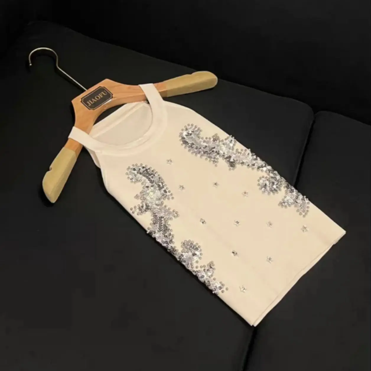 Summer New Women Fashionable Temperament Commuting High-Quality Handmade Nail Bead Round Neck Sleeveless Suspender Knitted Vest
Summer New Women Fashionable Temperament Commuting High-Quality Handmade Nail Bead Round Neck Sleeveless Suspender Knitted Vest