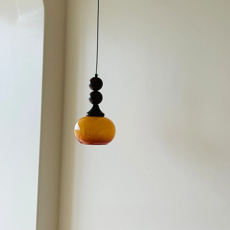 Bedside small chandelier medieval Nanyang style French retro American designer single head solid wood master bedroom bar line
Bedside small chandelier medieval Nanyang style French retro American designer single head solid wood master bedroom bar line