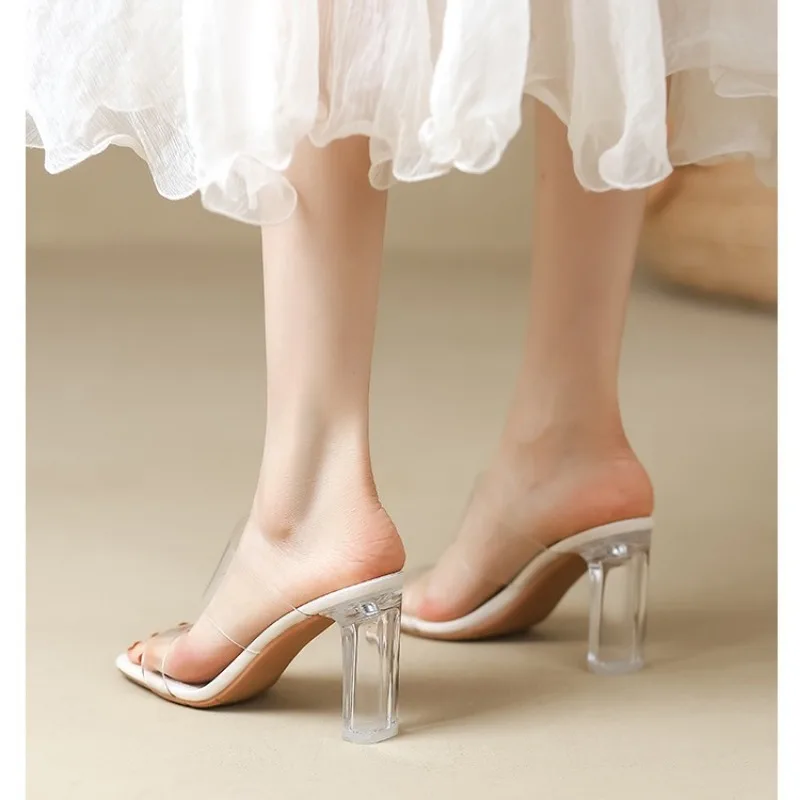 2025 Summer New Women's Outerwear Transparent One-piece High Heel Sandals Waterproof Crystal Thick Heel Sandals
2025 Summer New Women's Outerwear Transparent One-piece High Heel Sandals Waterproof Crystal Thick Heel Sandals