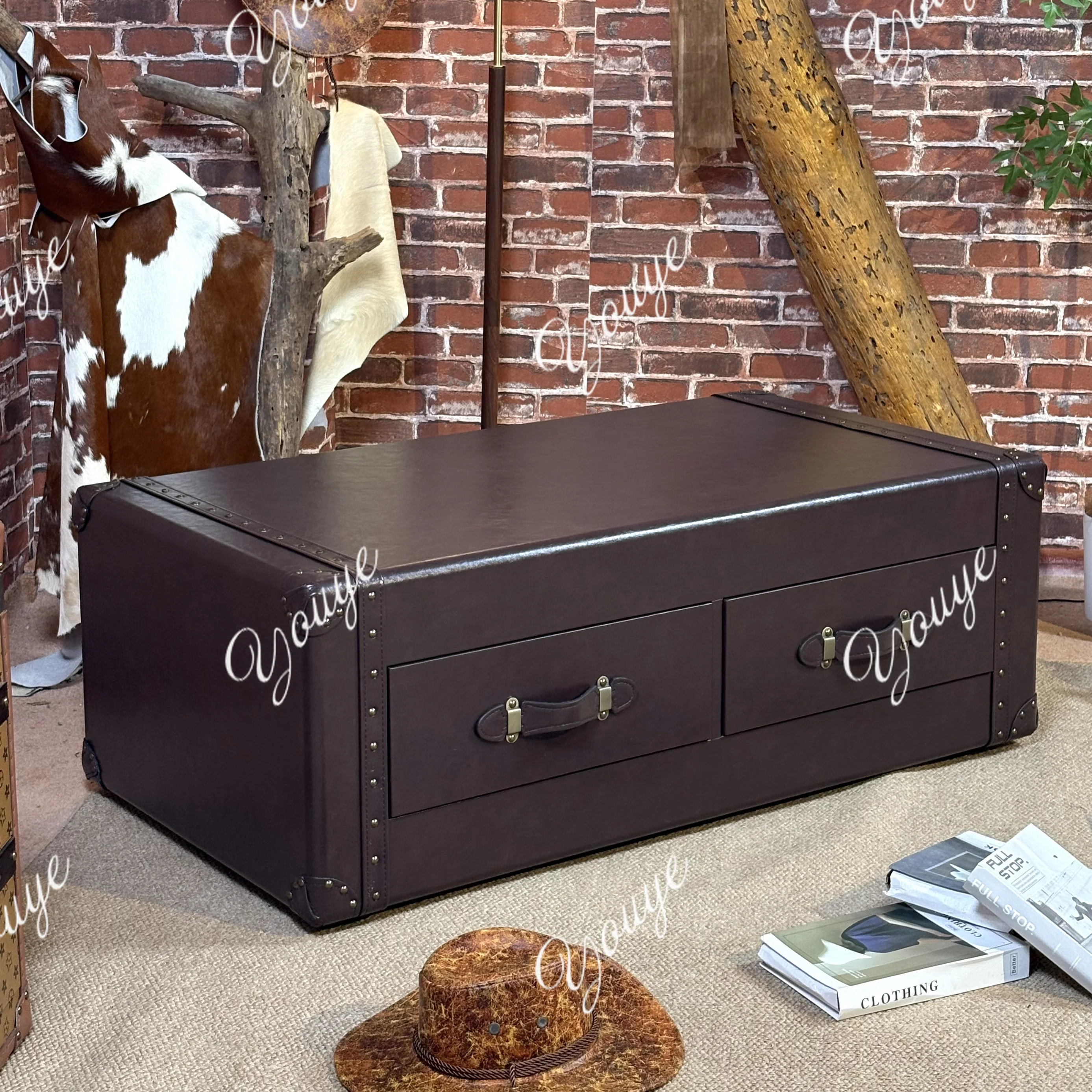 American retro coffee table antique style solid wood coffee table designer high-end living room coffee table small apartment
American retro coffee table antique style solid wood coffee table designer high-end living room coffee table small apartment