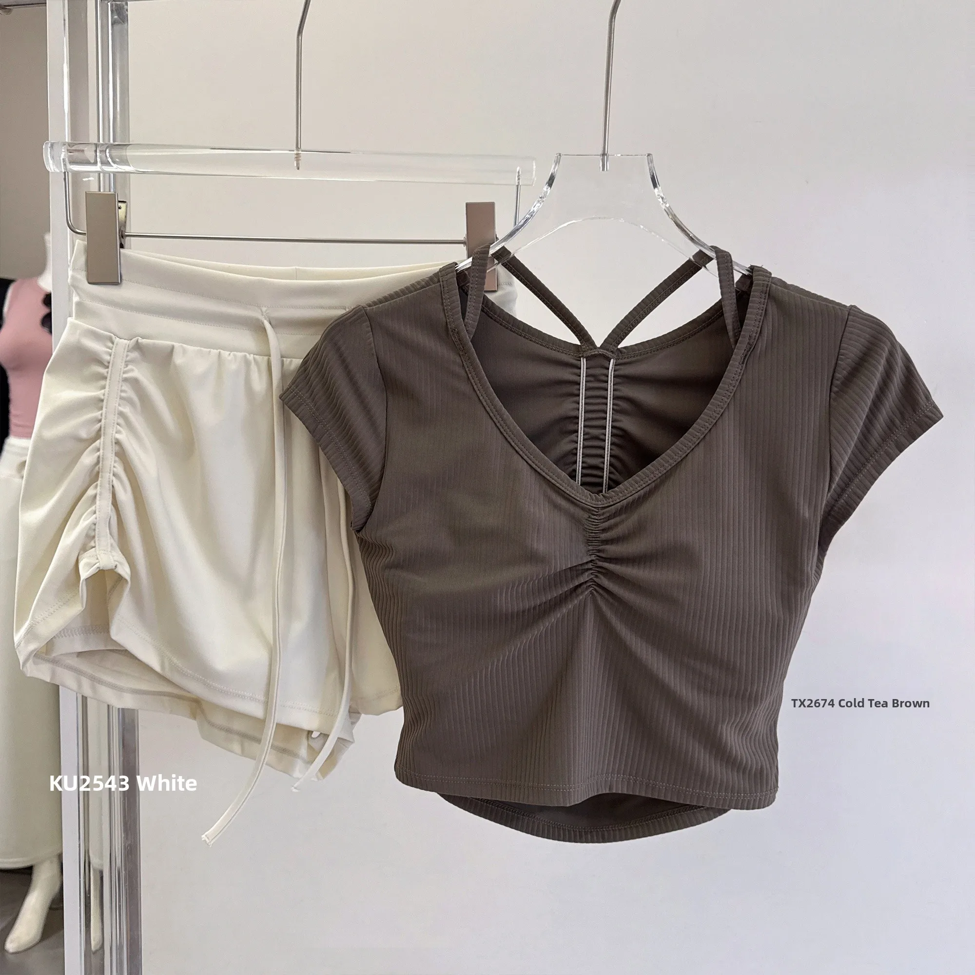 Women's Yoga Sportswear with Chest Pad Breathable Short Sleeve T-Shirt Pilates Training Fitness Top Summer Casual Style
Women's Yoga Sportswear with Chest Pad Breathable Short Sleeve T-Shirt Pilates Training Fitness Top Summer Casual Style