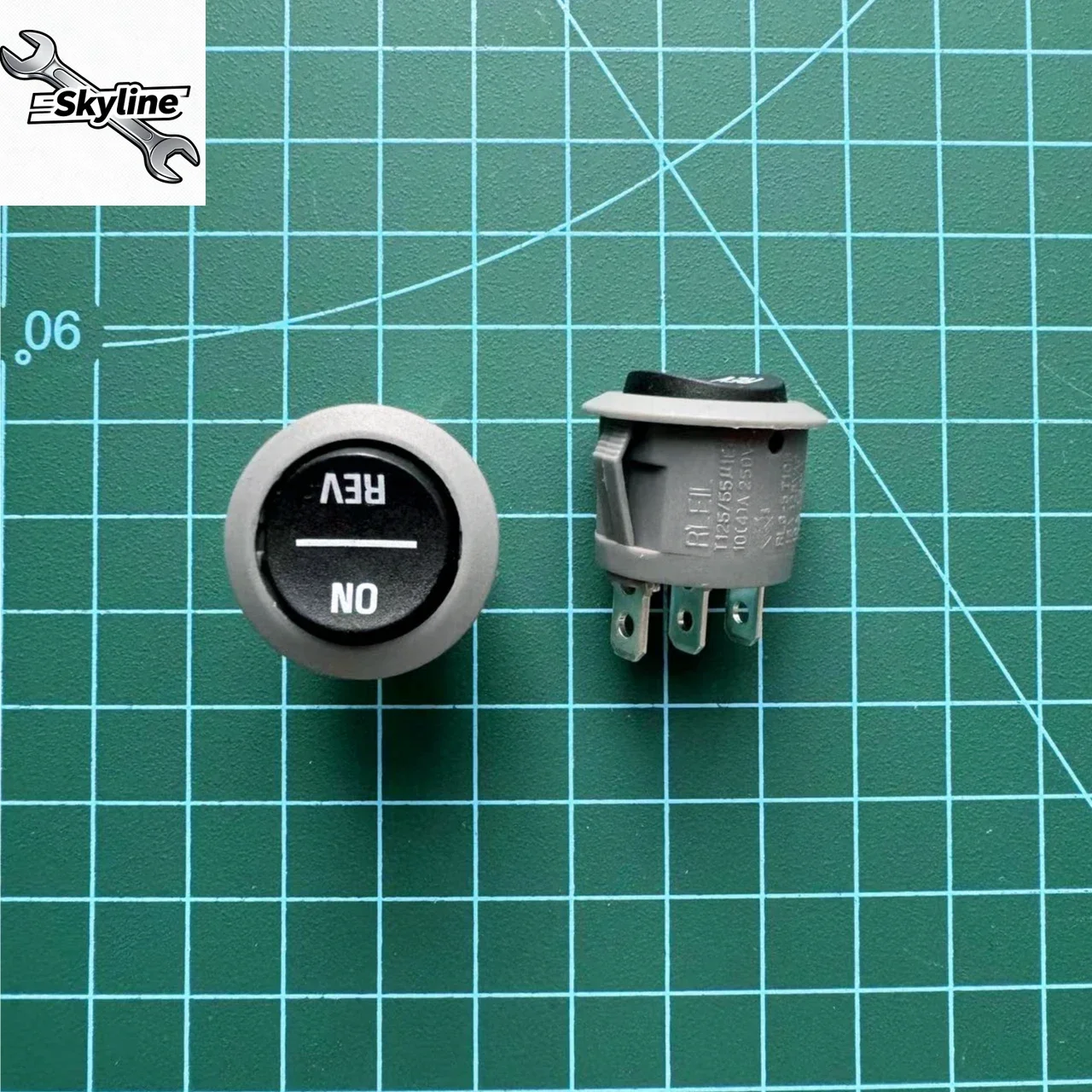 Оригинальная соковыжималка/соковыжималка, круглый выключатель питания, универсальный переключатель вперед и назад
Оригинальная соковыжималка/соковыжималка, круглый выключатель питания, универсальный переключатель вперед и назад