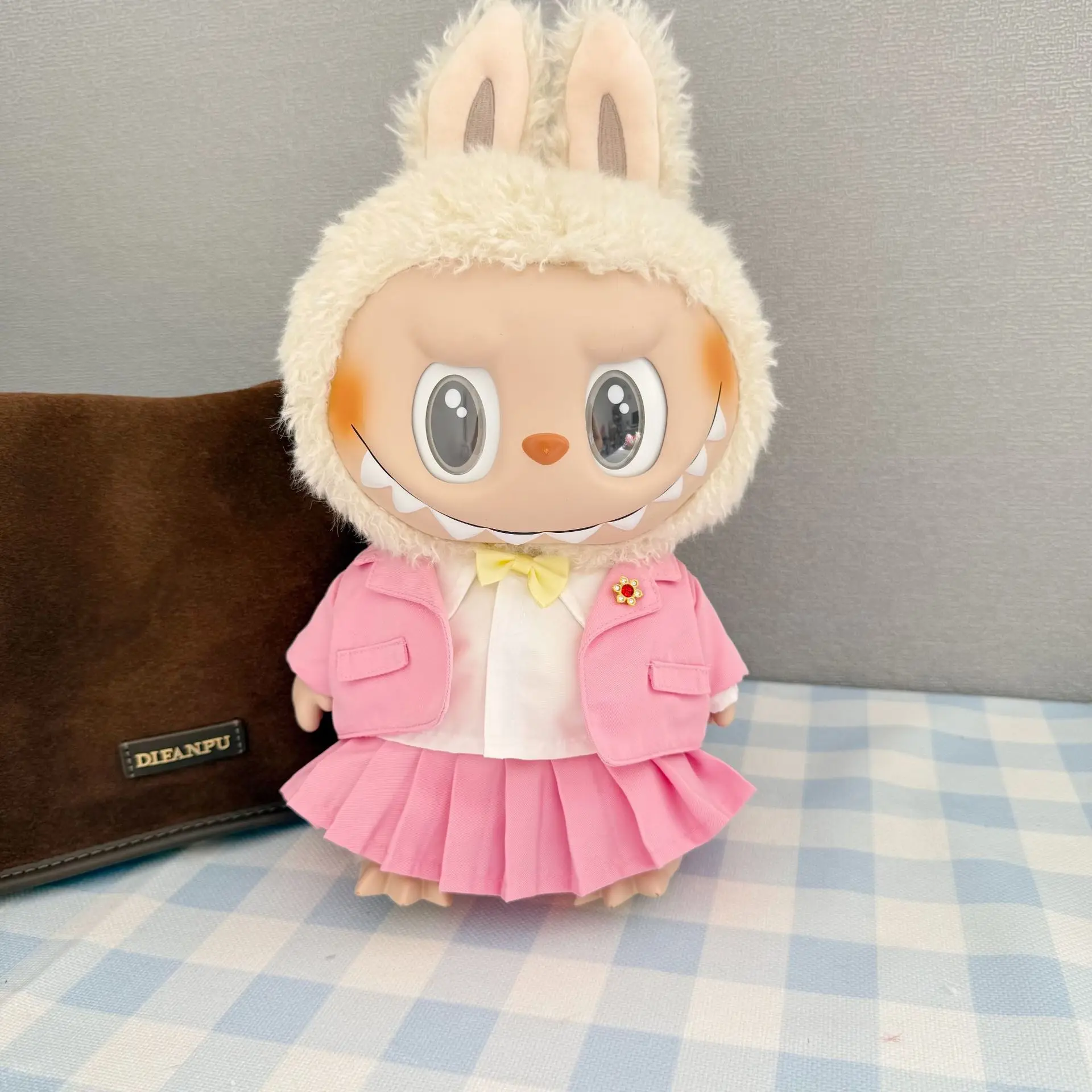 Adorable Bunny - Style Outfit For 1st - 3rd Gen 15/17cm Labubu Dolls Plush Rabbit Suit With Red - White Scarf & Bear Decoration
Adorable Bunny - Style Outfit For 1st - 3rd Gen 15/17cm Labubu Dolls Plush Rabbit Suit With Red - White Scarf & Bear Decoration