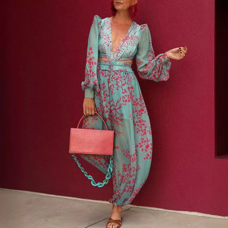 2024 Spring Summer New Women's Clothing Full Print See-through Chiffon Sexy Deep V-neck One-Piece Trousers
2024 Spring Summer New Women's Clothing Full Print See-through Chiffon Sexy Deep V-neck One-Piece Trousers