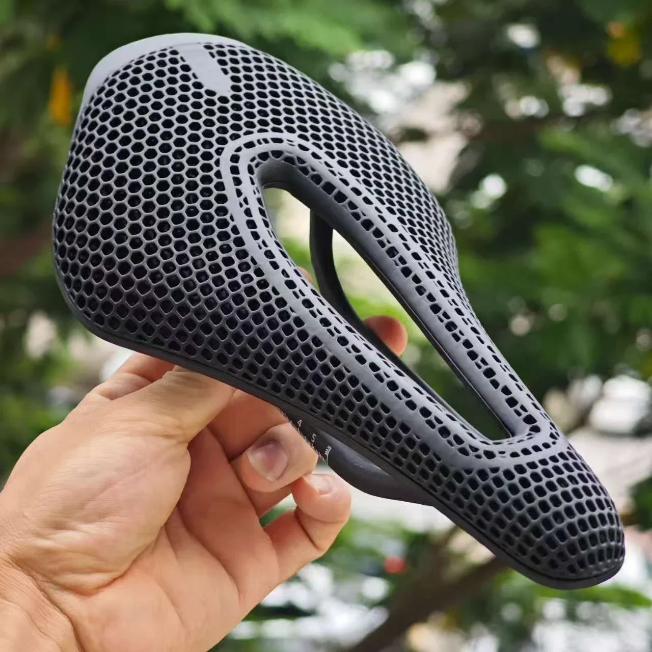 GOLDIX Ultralight Bicycle Saddle TPU 3D Printed Surface Carbon Fiber Base Plate Track for Road Bike Racing Bicycle Saddle
GOLDIX Ultralight Bicycle Saddle TPU 3D Printed Surface Carbon Fiber Base Plate Track for Road Bike Racing Bicycle Saddle