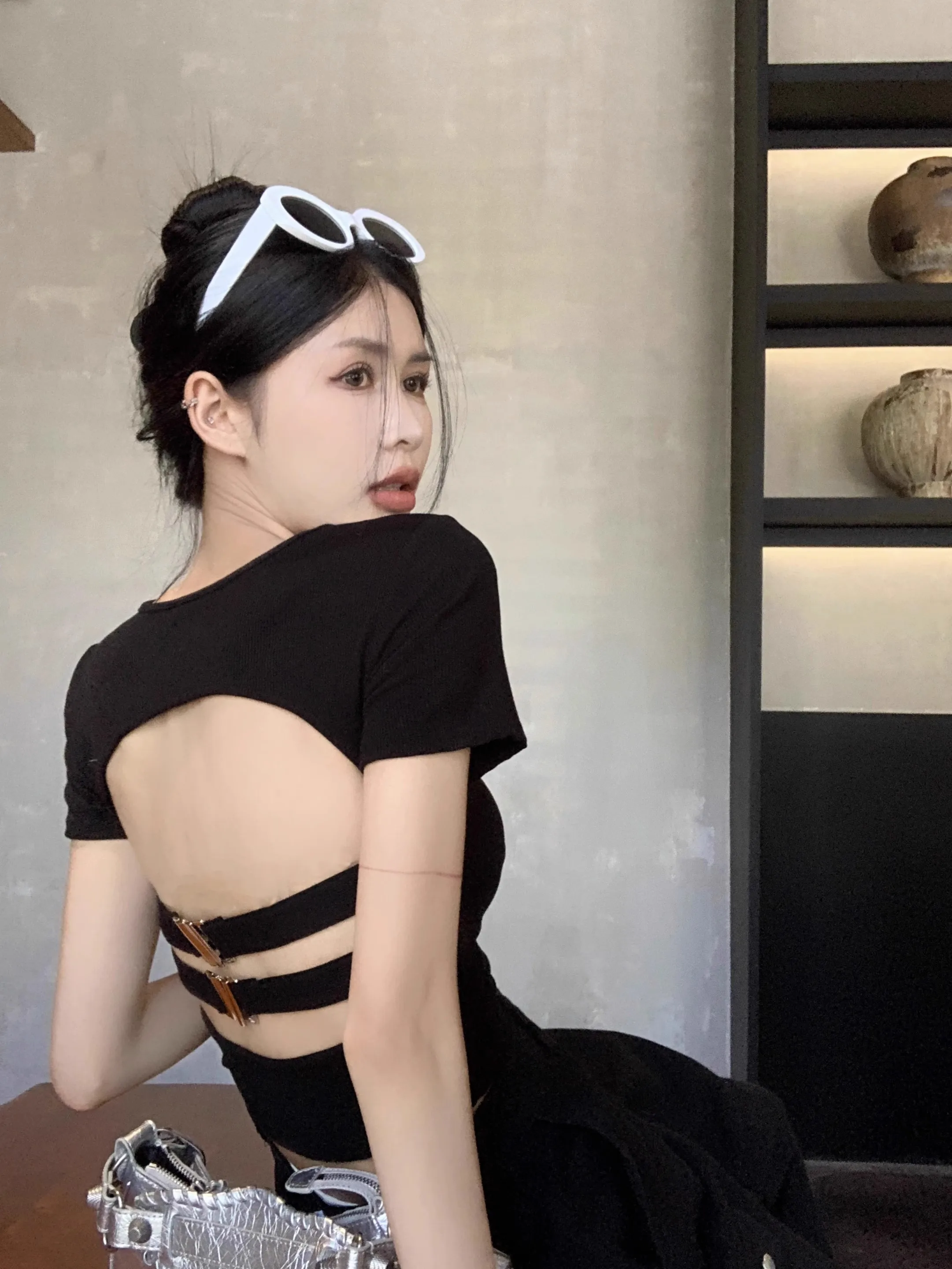 Short Sleeve T-shirts Women Backless Crop Tops Design Sexy Sweet Cool Streetwear Y2k Club Holiday Fashion Female Summer
Short Sleeve T-shirts Women Backless Crop Tops Design Sexy Sweet Cool Streetwear Y2k Club Holiday Fashion Female Summer