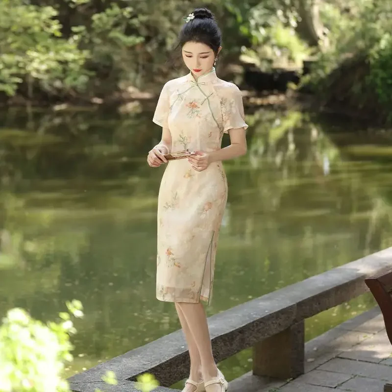 New Chinese style cheongsam 2023 Qipao Summer Short Sleeve Stand Collar Slit Elegant Chinese Style Cheongsam Dress Female
New Chinese style cheongsam 2023 Qipao Summer Short Sleeve Stand Collar Slit Elegant Chinese Style Cheongsam Dress Female