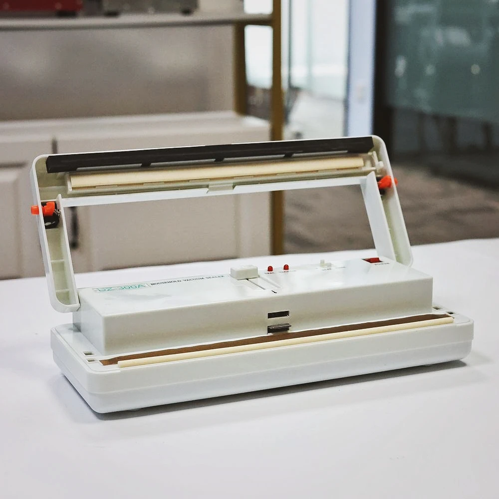 DZ-300A Handhold Packer Mini Portable Vacuum Food Bag Sealer Multi Functional Small Vacuum Machine For Home
DZ-300A Handhold Packer Mini Portable Vacuum Food Bag Sealer Multi Functional Small Vacuum Machine For Home