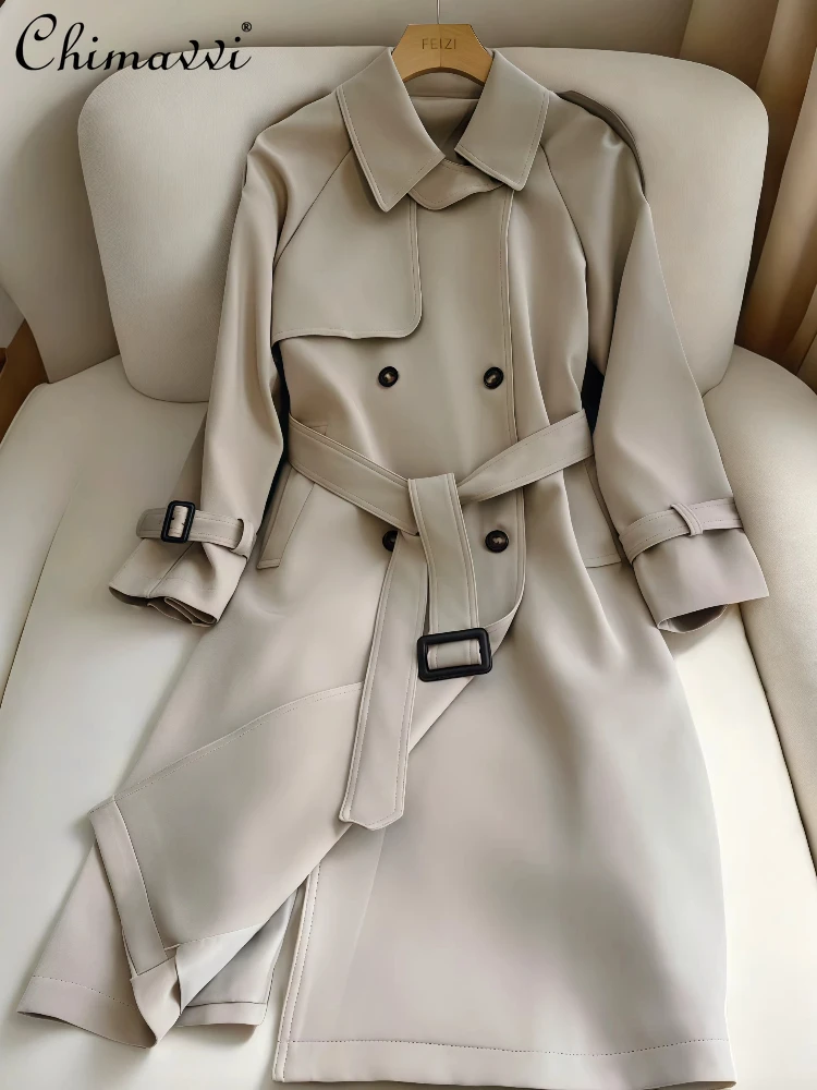 Spring 2026 French Temperament Simple Fashion Lapels Long Sleeves Double-breasted Belt Slim Long Trench Coat for Women Jackets
Spring 2026 French Temperament Simple Fashion Lapels Long Sleeves Double-breasted Belt Slim Long Trench Coat for Women Jackets