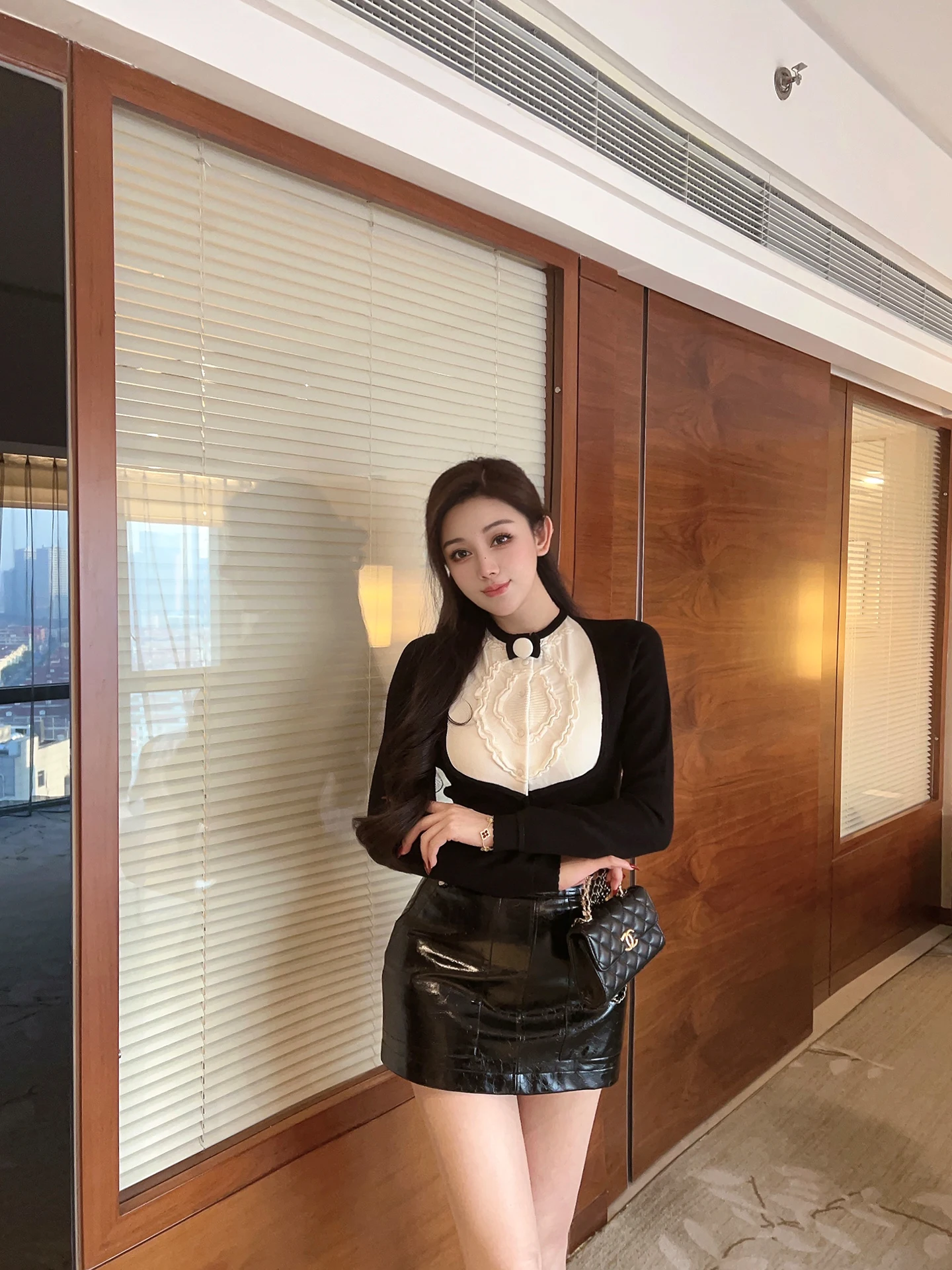 Wang Jiujiu 9PM2000 Новый вязаный кардиган-свитер New Court Sle ort с 3D-эффектом, женская зимняя модная верхняя одежда
Wang Jiujiu 9PM2000 Новый вязаный кардиган-свитер New Court Sle ort с 3D-эффектом, женская зимняя модная верхняя одежда