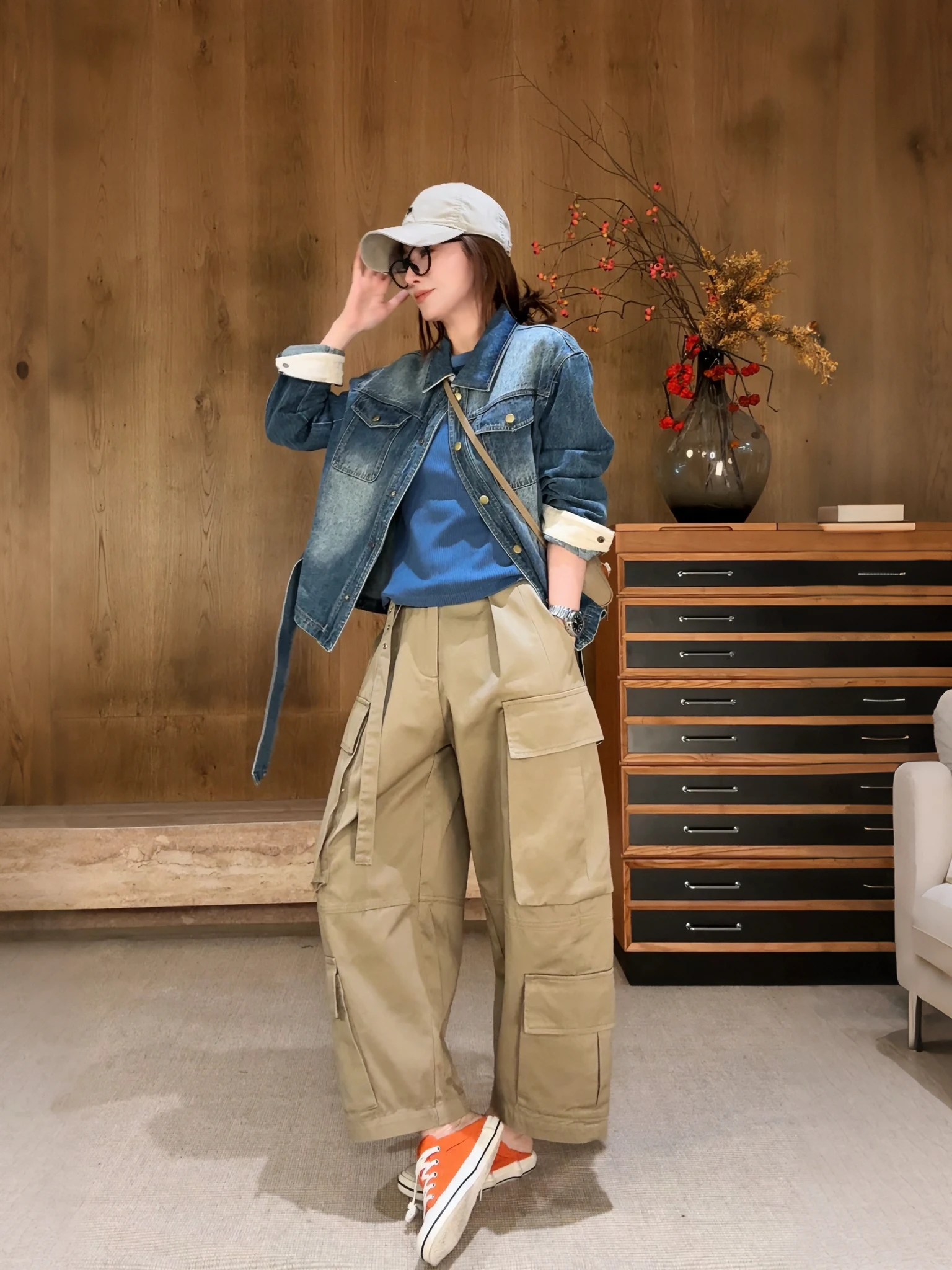 Minimalist Style Cargo Pants Spring New Arrival Casual Large Pocket Ladies High Waist Workwear Trousers by Yue Yue Bu Xi Yu
Minimalist Style Cargo Pants Spring New Arrival Casual Large Pocket Ladies High Waist Workwear Trousers by Yue Yue Bu Xi Yu