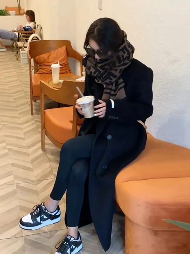 Шерстяные пальто средней длины, женские шерстяные осенне-зимние черные верхняя одежда, топ большого размера, парчовый воротник с поясом, темперамент, современный стиль
Шерстяные пальто средней длины, женские шерстяные осенне-зимние черные верхняя одежда, топ большого размера, парчовый воротник с поясом, темперамент, современный стиль