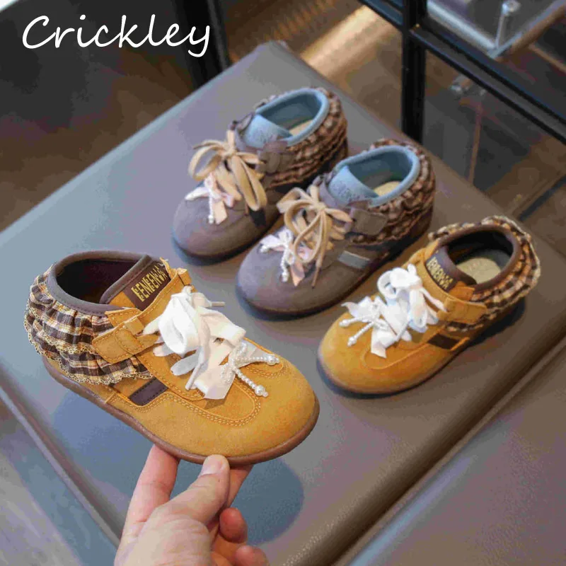 Повседневная обувь для девочек в клетку с оборками, детская спортивная обувь в полоску из искусственной кожи с петлей на крючках, модные нескользящие детские кроссовки с мягкой подошвой
Повседневная обувь для девочек в клетку с оборками, детская спортивная обувь в полоску из искусственной кожи с петлей на крючках, модные нескользящие детские кроссовки с мягкой подошвой