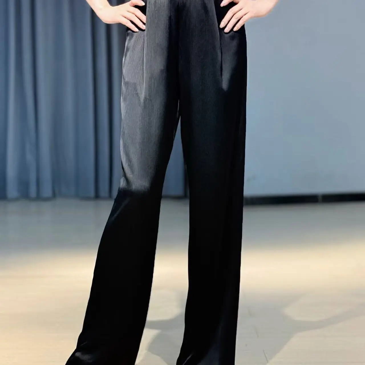 Professional Ballroom Dance Pants For Women Samba Chacha Waltz Performance Satin Pants Adult Female Modern Dance Pants XH4921
Professional Ballroom Dance Pants For Women Samba Chacha Waltz Performance Satin Pants Adult Female Modern Dance Pants XH4921