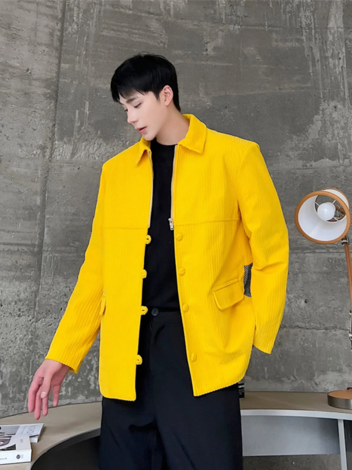 Осень-зима, вельветовый повседневный джет, мужской модный универсальный свободный топ Haome Personali, длинный све, отложной воротник
Осень-зима, вельветовый повседневный джет, мужской модный универсальный свободный топ Haome Personali, длинный све, отложной воротник