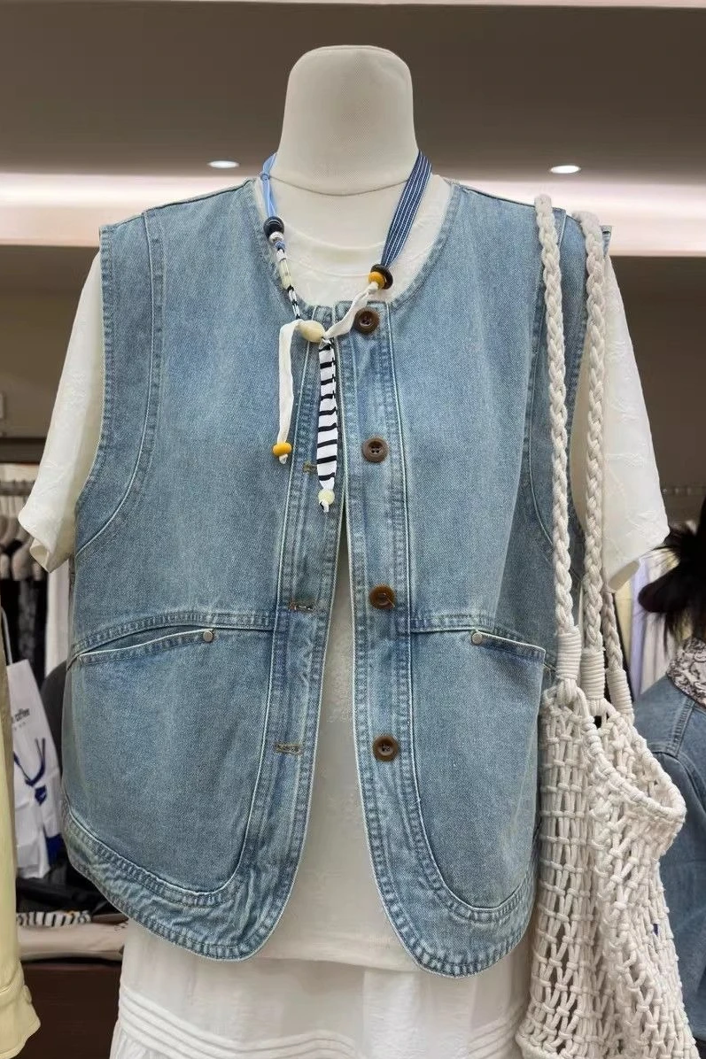 Summer New Women's Denim Vest Loose Commuting Short Denim Vest
Summer New Women's Denim Vest Loose Commuting Short Denim Vest