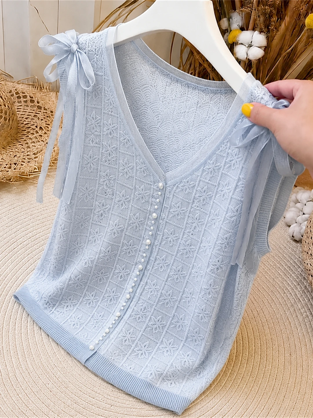 Elegant Ice Silk Knitted Vest Sleeveless Women's Summer Fashion Casual Straight Cut V-Neck Knitwear Lightweight Luxury Top
Elegant Ice Silk Knitted Vest Sleeveless Women's Summer Fashion Casual Straight Cut V-Neck Knitwear Lightweight Luxury Top