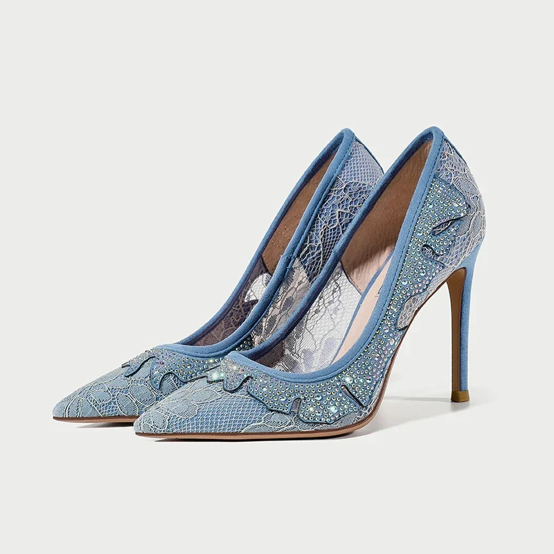 Летние кружевные туфли на тонком высоком каблуке, женские дышащие синие свадебные туфли с острым носком, размеры от 31 до 44.
Летние кружевные туфли на тонком высоком каблуке, женские дышащие синие свадебные туфли с острым носком, размеры от 31 до 44.